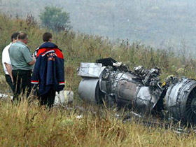 Потерпевший крушение в Донецке самолет. Фото Reuters (с)