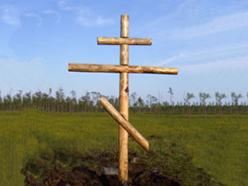 Крест, поставленный поисковиками на могиле солдат, павших в ВОВ. Фото с сайта soldat.ru