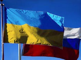 Флаги России и Украины. Фото с сайта sportaktuell.narod.ru