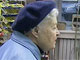 Пенсионерка в магазине. Фото с сайта vesti.ru