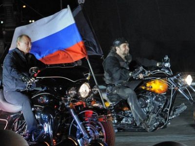 Путин и придворные байкеры. Фото svit24.net