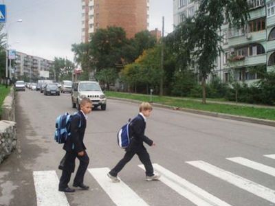 Дети на дороге. Фото: uralinform.ru 