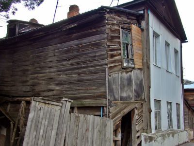 Фасад и изнанка домов. Фото: Виктор Шамаев, Каспаров.Ru