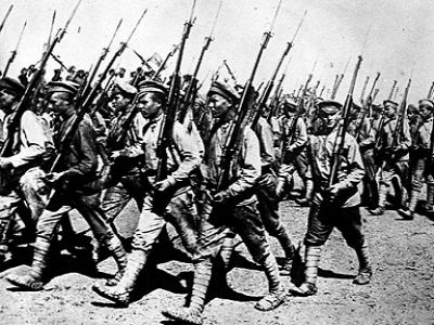 Солдаты Первой Мировой в лаптях. Источник - http://lol54.ru/