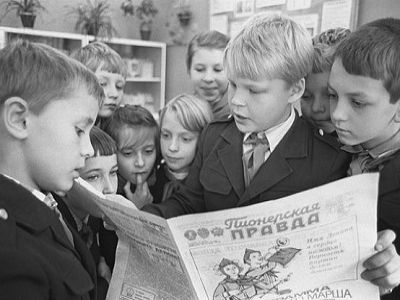 Школьная политинформация в СССР. Фото: static.mediaboom.yopolis.ru