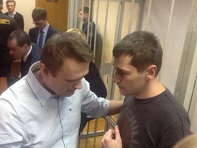 Алексей и Олег Навальные, прощание. Источник - https://twitter.com/rrubanov