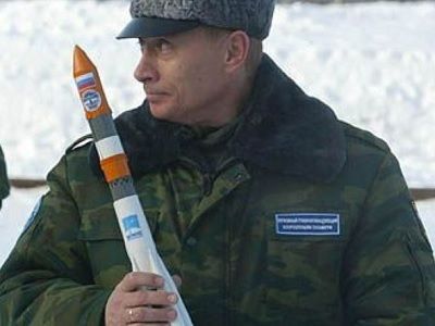 Путин с ракетой Фото: 50mm.ru