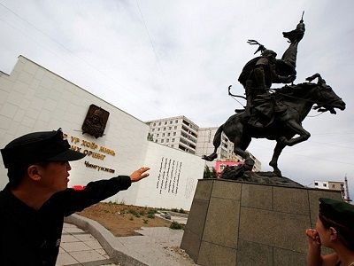 Неонацисты из группировки "Цаган Хасс" (Монголия). Фото Carlos Barria/Reuters, источник - http://www.ridus.ru//news/97383/