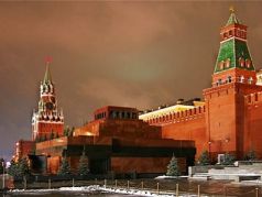 Мавзолей и кремлевская стена. Фото: prirodadi.ru