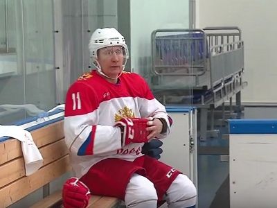 Путин на хоккейной тренировке. Скрин видео https://www.youtube.com/watch?v=ors8dfSVs20