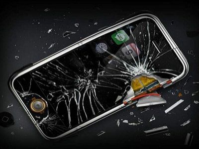 Уничтоженный сотовый телефон. Фото: mj.com.ua