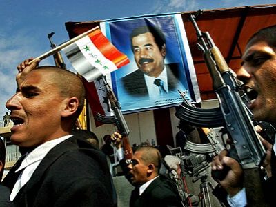 Вооруженные члены "молодежки" Саддама Хуссейна, Багдад, март 2003. Источник - mafengwo.cn