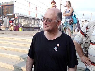 "Узник болотной" Сергей Кривов на Киевском вокзале после прибытия в Москву