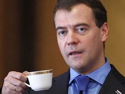 Дмитрий Медведев и кофе ("русиано"). Источник - risovach.ru