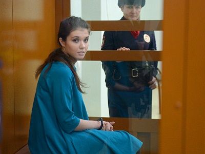 Варвара Караулова в зале суда. Фото: Геннадий Гуляев / Коммерсант