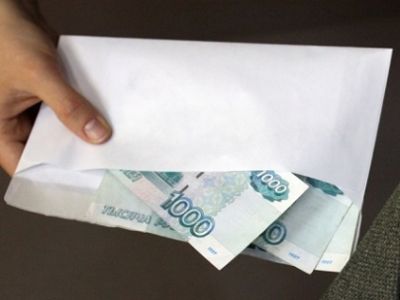 Зарплата в конвертах. Фото: izvestiacontent.ru