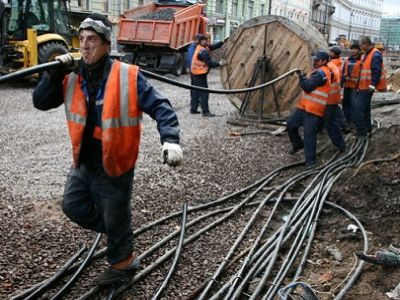 Демонтаж кабельных линий. Фото: vedomosti.ru