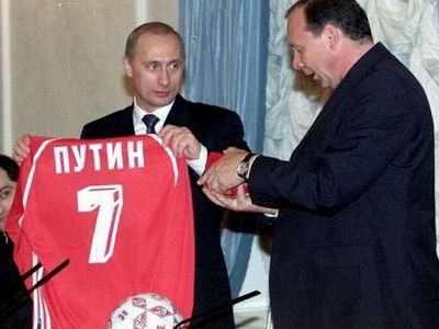 Путин и футбол. Фото: professionali.ru