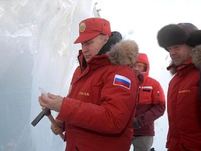 Путин и ледоруб. Фото: kremlin.ru