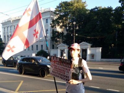 Данила Александров на пикете, посвященном годовщине агрессии против Грузии, 8.8.17. Источник - www.facebook.com/daaleksandrov