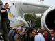 Олег Сенцов выходит из самолета после обмена. Фото: Fromua.news