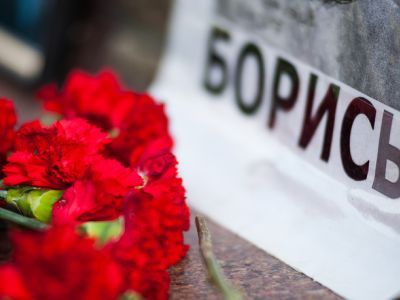 Цветы Борису Немцову. Фото: URA.Ru
