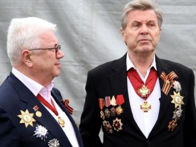 Л.Лещенко и В.Винокур с госнаградами. Фото: pikabu.ru