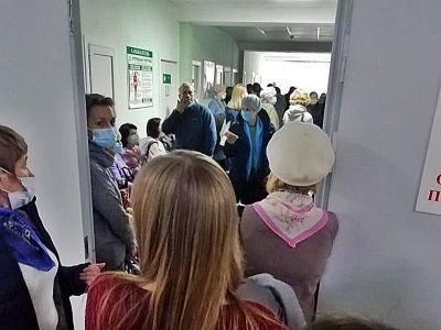 В поликлинике во время пандемии. Фото: Александр Воронин, Каспаров.Ru