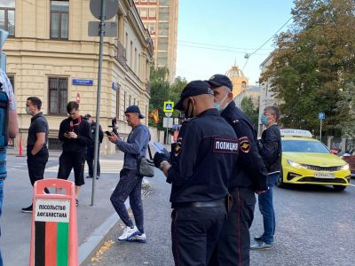 Акция в поддержку афганских женщин. Фото: Каспаров.Ru Акция в поддержку афганских женщин. Фото: Каспаров.Ru