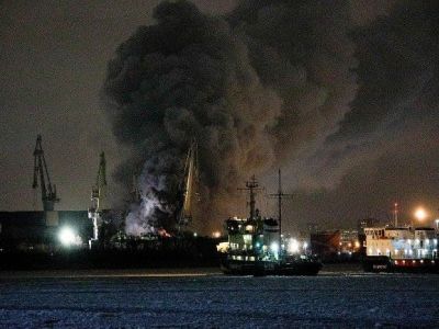 Пожар на строящемся корвете "Проворный", ночь с 17 на 18.12.21. Фото: t.me/rusfleet