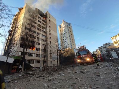Пожар в жилом доме в Киеве после обстрела, 16.03.22. Фото: t.me/uniannet