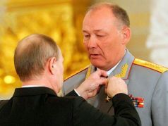 Награждение генерала Дворникова звездой 