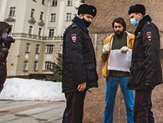 Виталий Цицуров на пикете. Фото: 