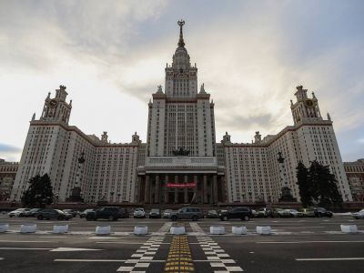 Здание Московского государственного университета имени М.В. Ломоносова. Фото: Сергей Савостьянов/ТАСС