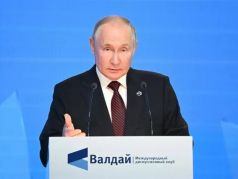 Владимир Путин выступает на заседании клуба 