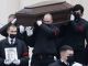 Гроб с телом Алексея Навального выносят из храма 
