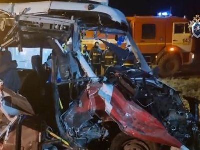 Пострадавшая в ДТП маршрутка. Фото: dzen.ru Пострадавшая в ДТП маршрутка. Фото: dzen.ru