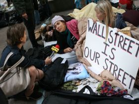 Акция "Захвати Уолл-стрит". Фото с сайта fototelegraf.ru