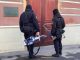 Силовики с кувалдой у дверей "Мемориала", Моска, 20.03.23. Фото: t.me/toposmemoru