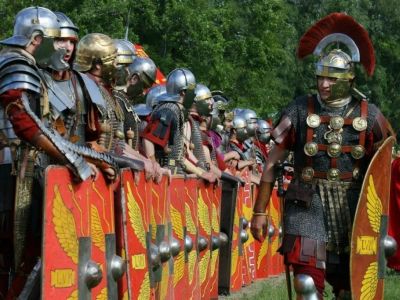 Римские легионеры (реконструкция). Фото: pikabu.ru