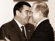 Сапармурат Ниязов (Туркменбаши) и Владимир Путин, 2003 г. Фото: AP