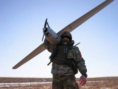 Военнослужащий с многофункциональным беспилотным комплексом. Фото: Александр Река / ТАСС
